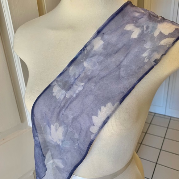 Scarf-short flower pattern - Picture 6 of 6